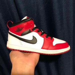 Jordan 1 mid Chicago